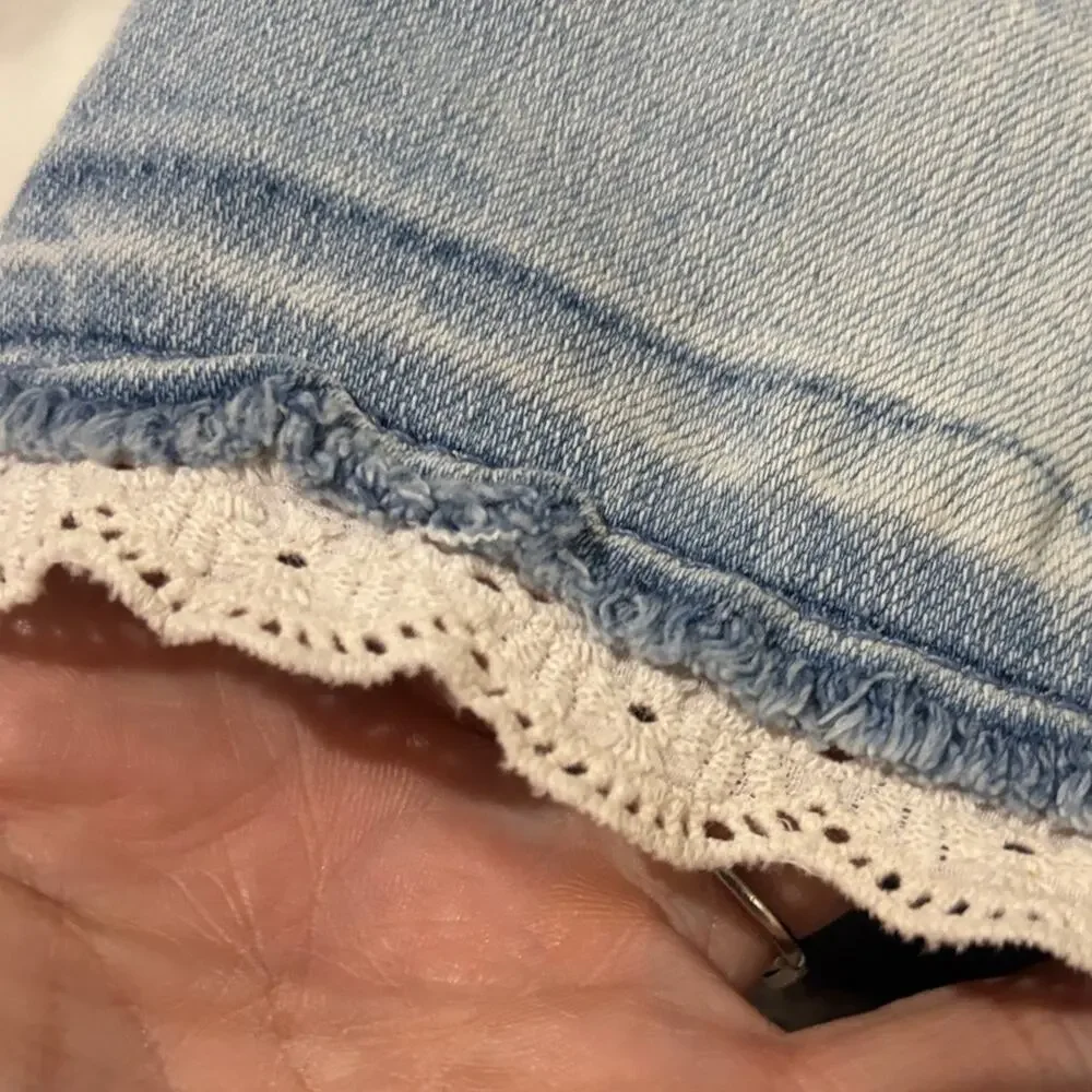 Members mark 7/8 denim shorts duo butterflies and lace trim stretch euc